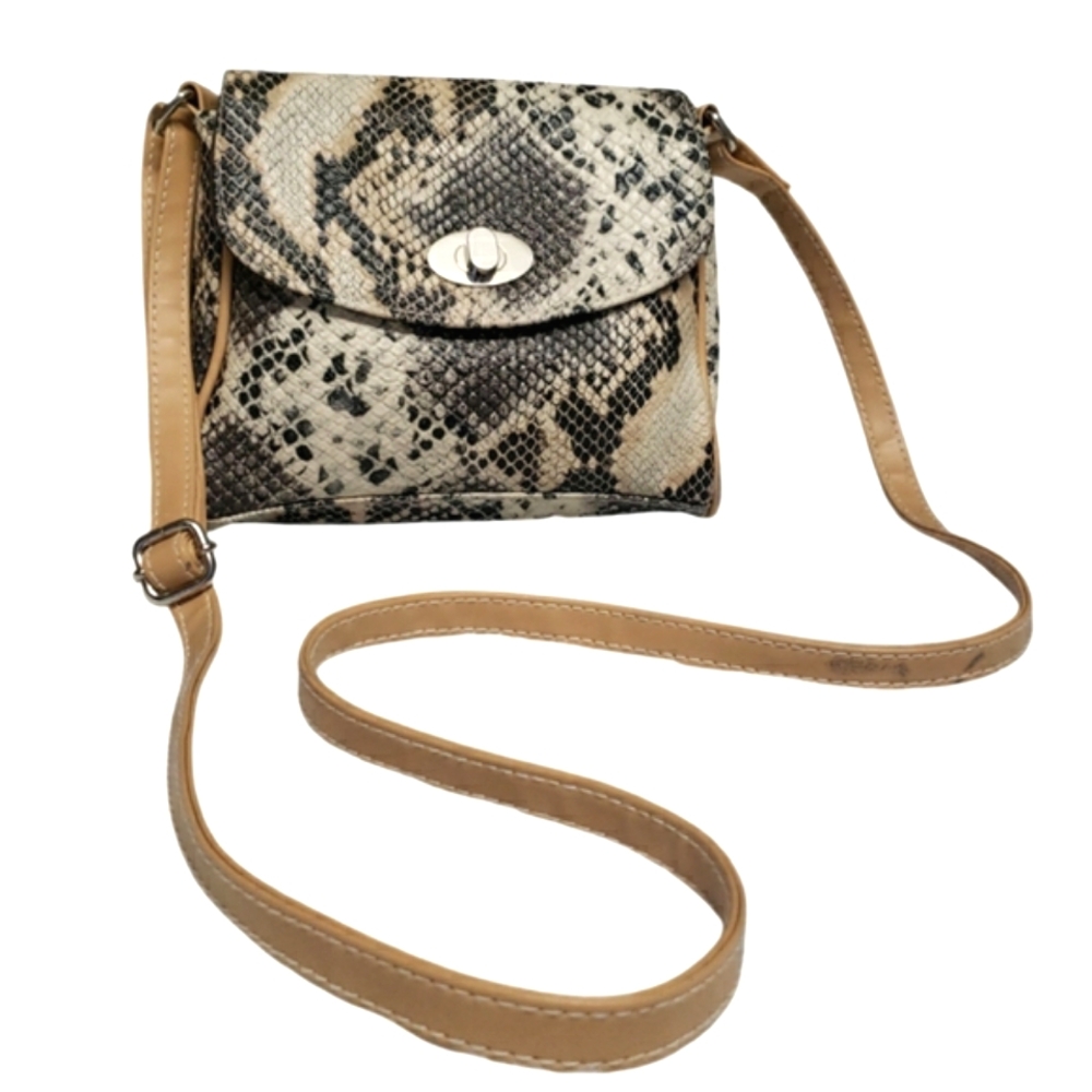 Vintage Beautiful Stylish Snake Print Crossbody Bag.